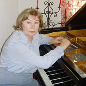 Diplom-Pianistin Nina Morosowa