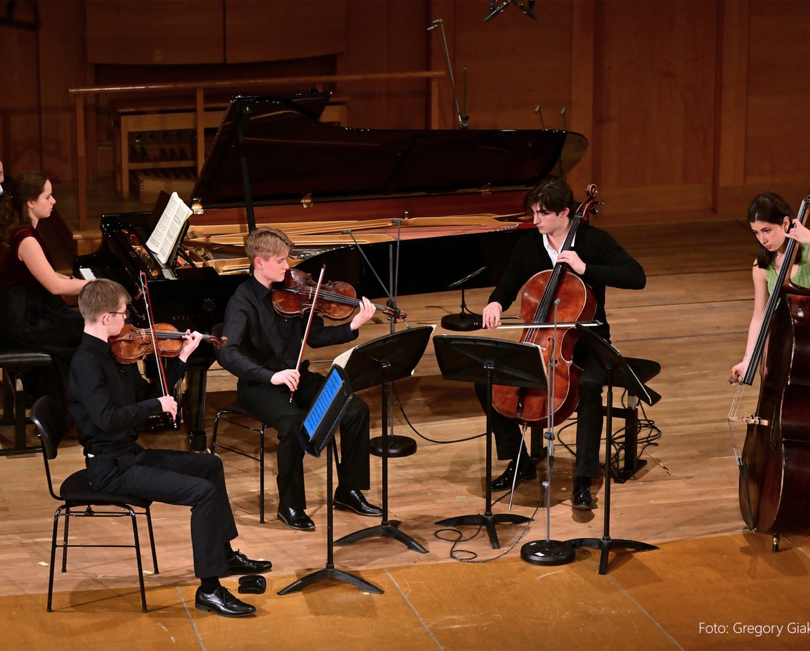 HMTM vor Ort: Junge Talente bei Piano-Fischer München